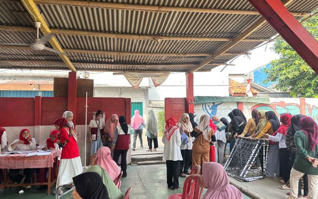Kegiatan Posyandu RW 004 Kelurahan Pabuaran Berlangsung dengan Antusias