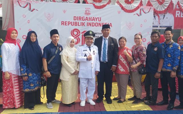 Mengikuti Pengibaran Bendera